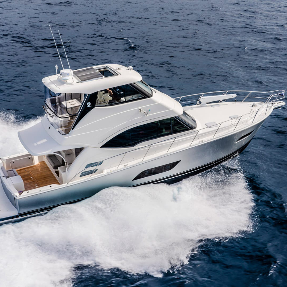 54 ENCLOSED FLYBRIDGE